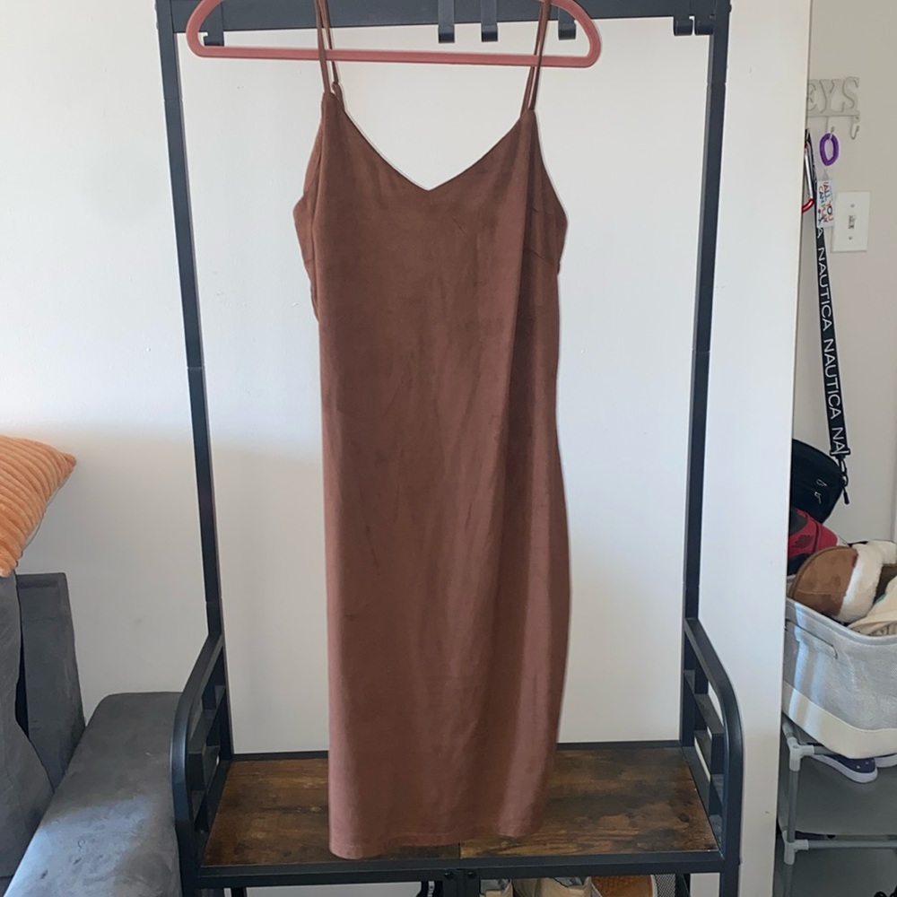 Brown fitted dress. Velvet texture